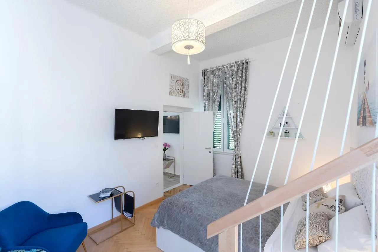 Apartments Caleta Split