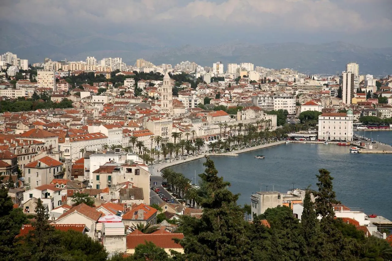 Apartments Caleta Split 0*,